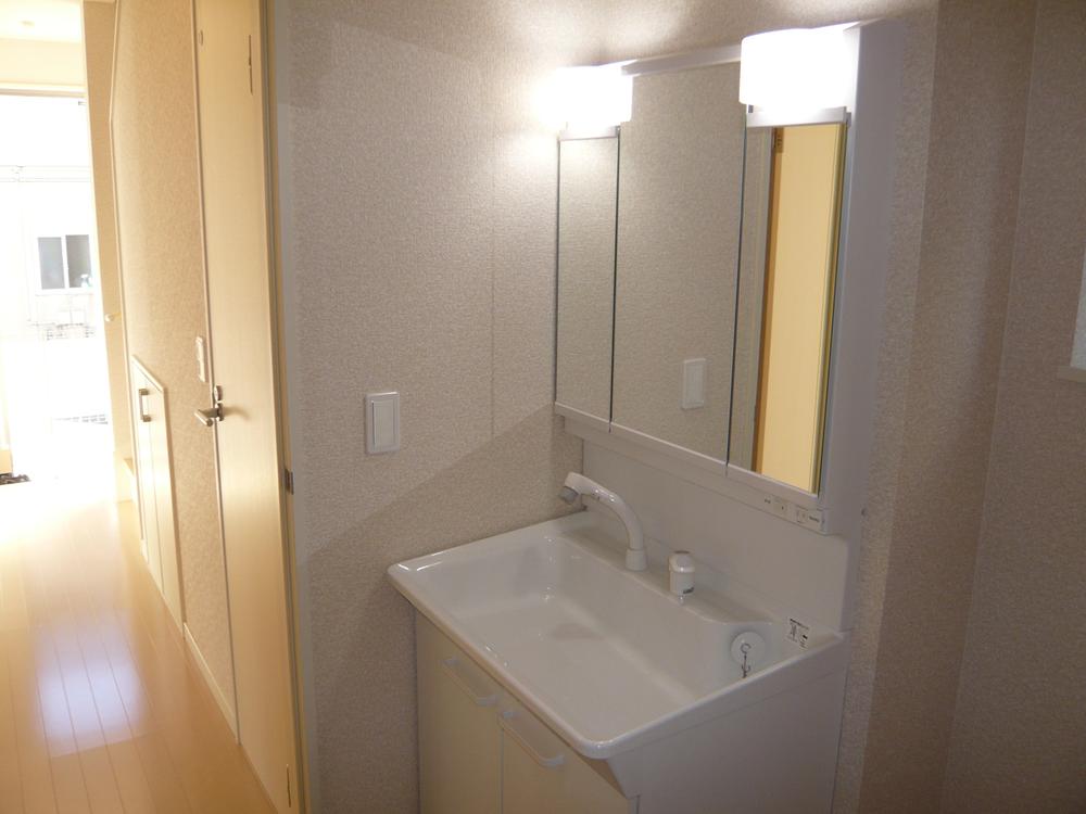 Wash basin, toilet. Indoor (12 May 2013) Shooting