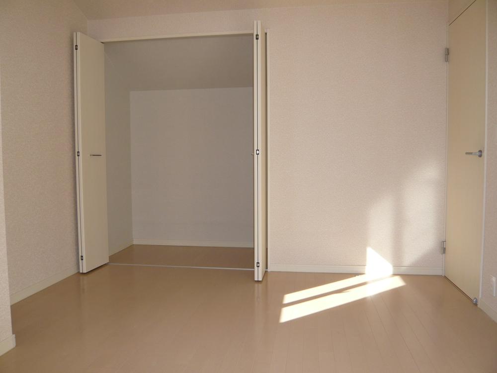 Non-living room. Indoor (12 May 2013) Shooting