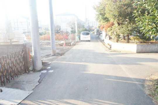 Local photos, including front road. Frontal road