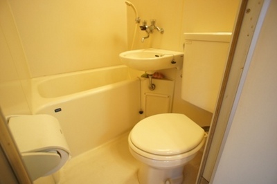 Bath. To shower faction, Easy-to-use unit bus. Also equipped with wash basin.