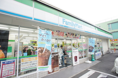 Convenience store. Family Mart (convenience store) up to 100m