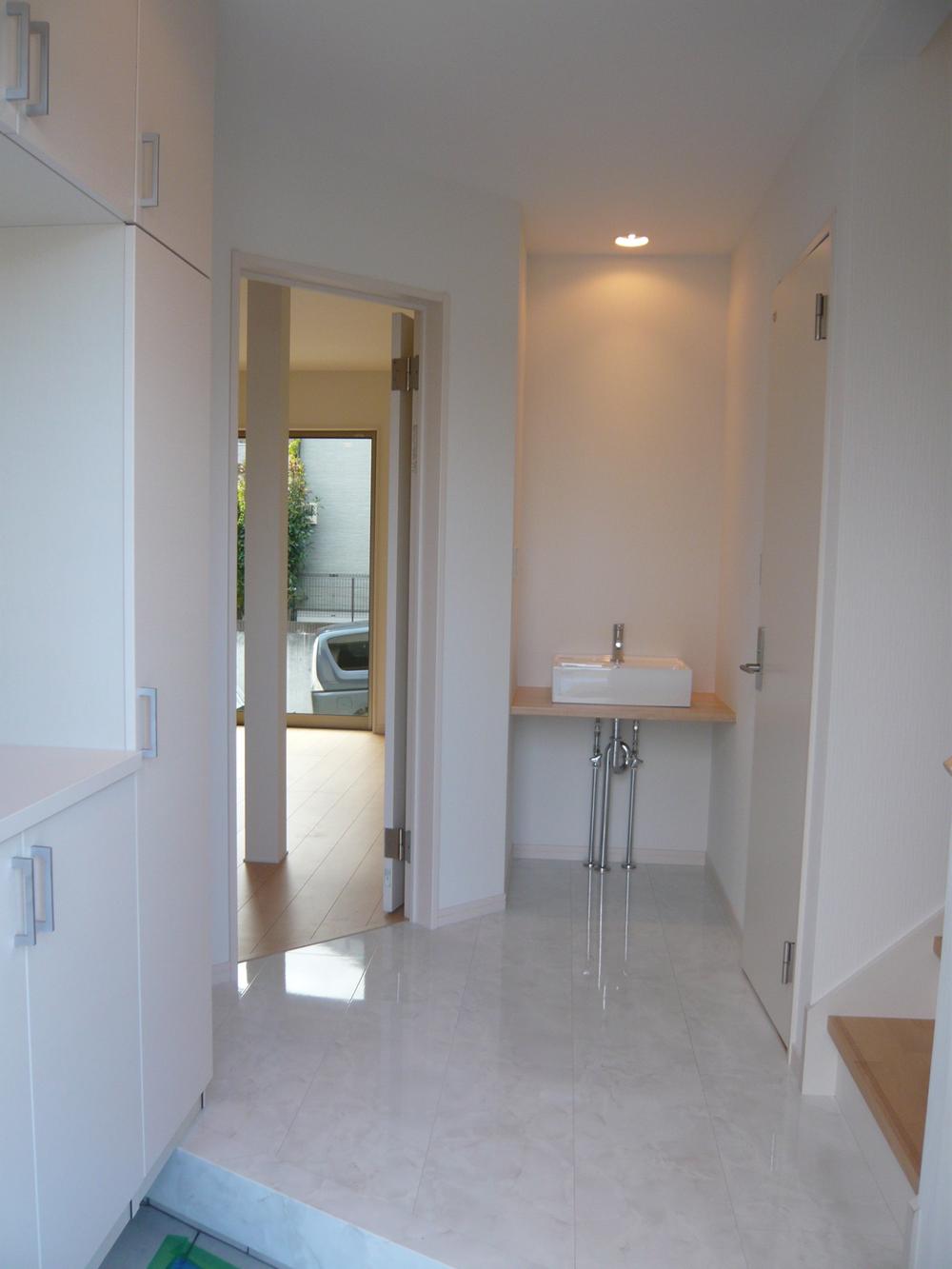 Entrance. Local (12 May 2013) Shooting