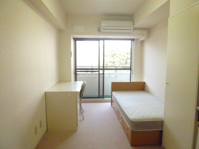 Living and room. women only! Optimal size is to live alone, Enough nest be placed a bet