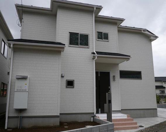 Local appearance photo. Quiet living environment is ideal for raising children