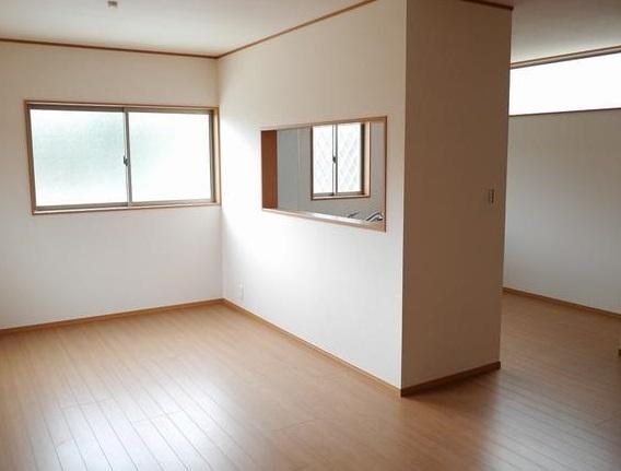 Living. Sunshine bright living plugging