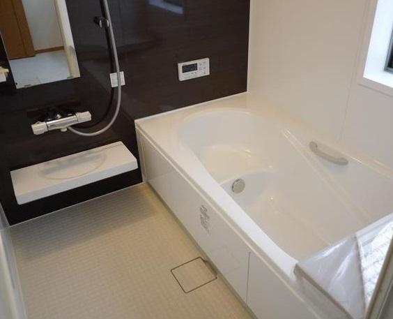 Bathroom. Spacious bus Ease have tired of the day