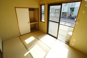 Living and room. Japanese-style room 6 Pledge (south-facing)