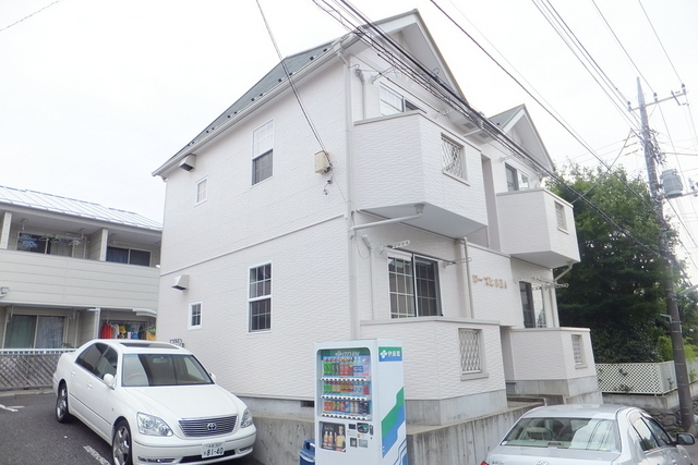 Entrance.  appearance 