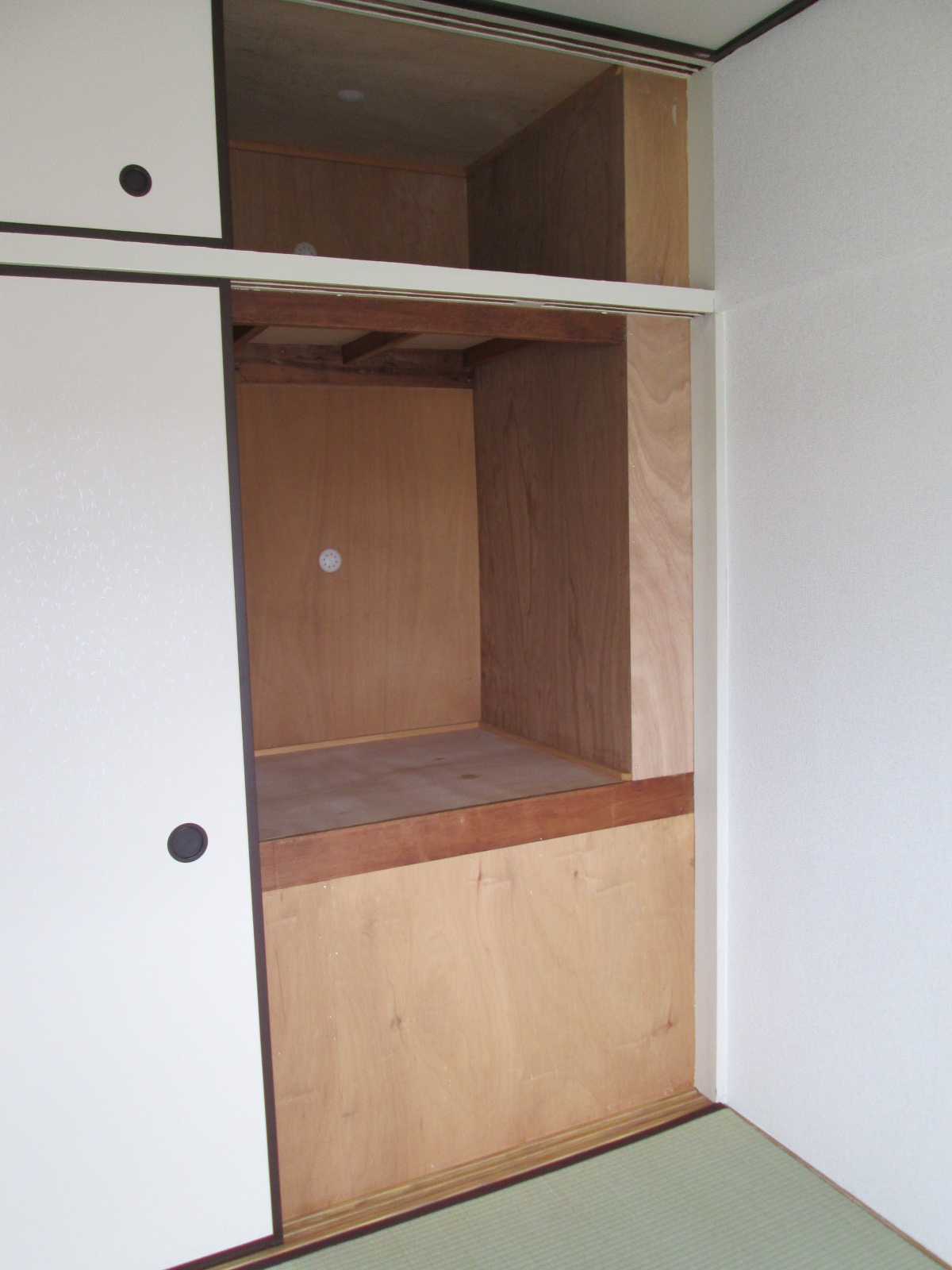 Receipt. Storage of Minami Japanese-style room