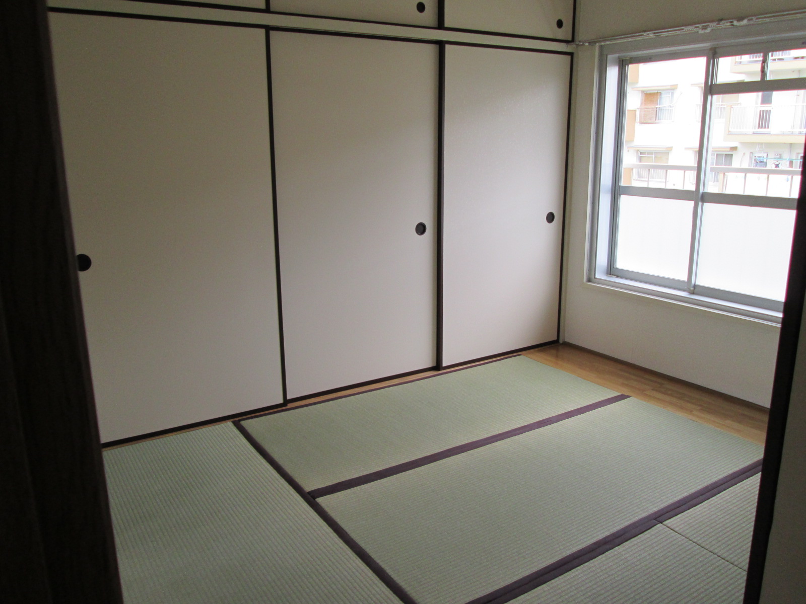 Living and room. North Japanese-style room that follows the living