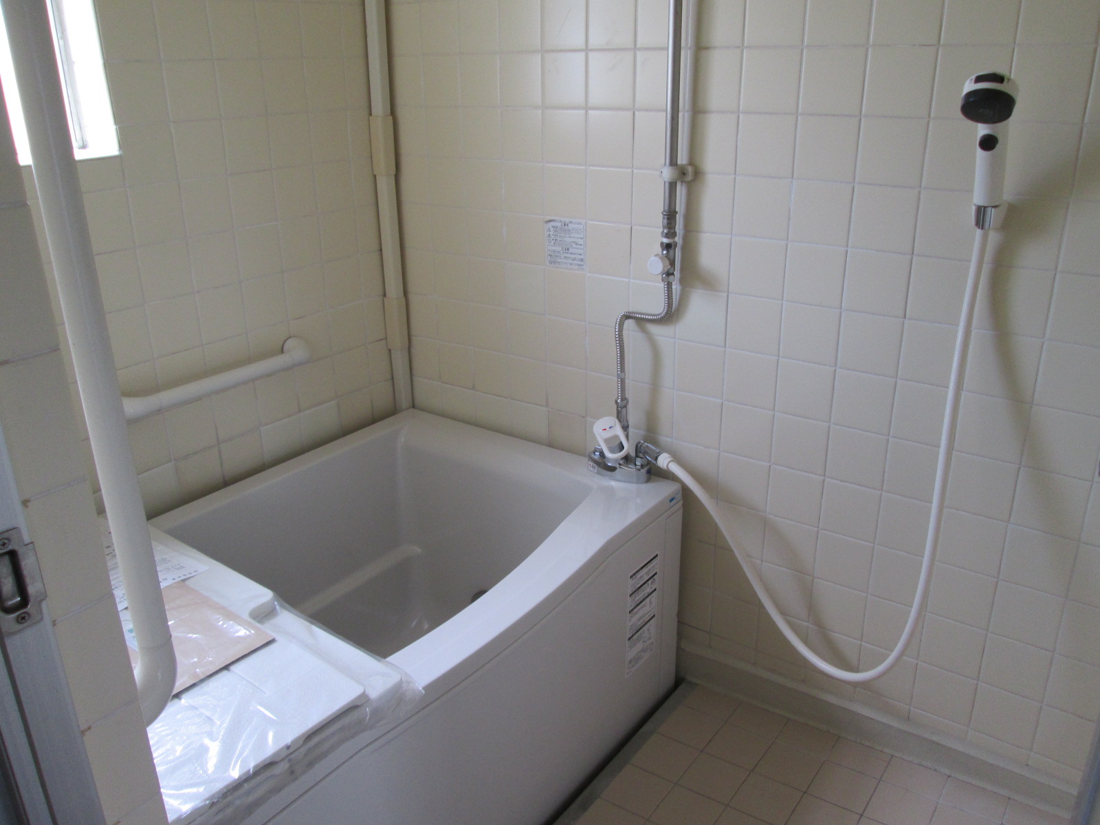 Bath. Window with that can be ventilated