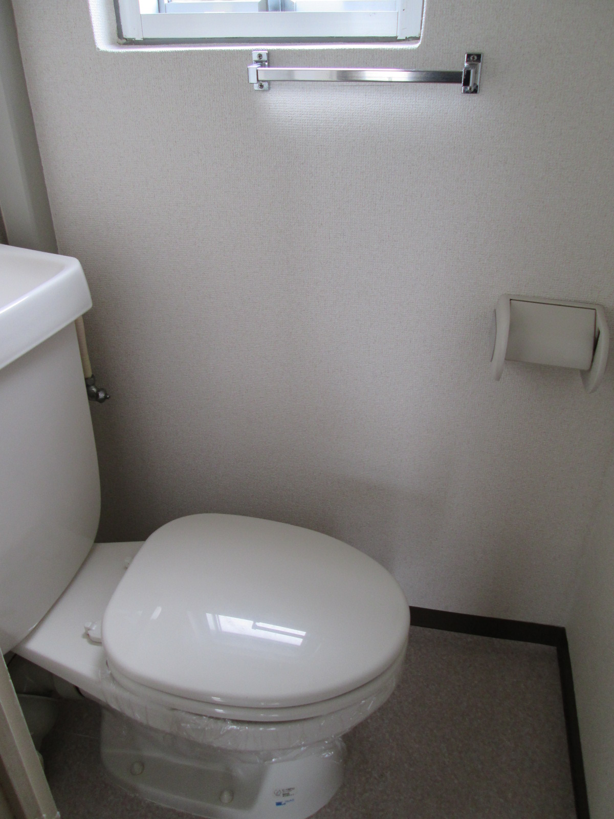 Toilet. Window with that can be ventilated