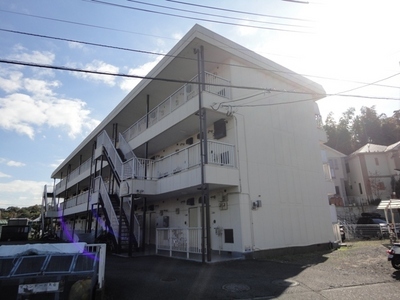 Building appearance. The building behind the parking lot equipped!