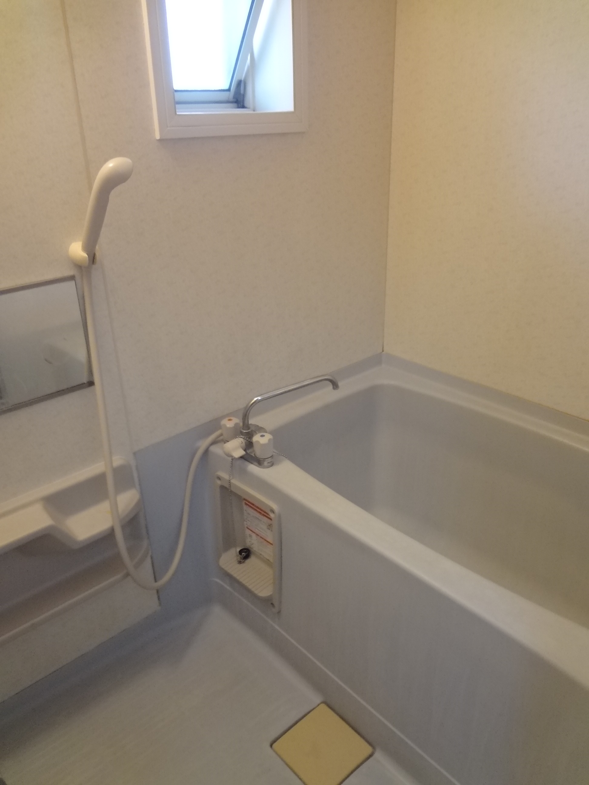 Bath. Bathing in the window is mandatory ☆