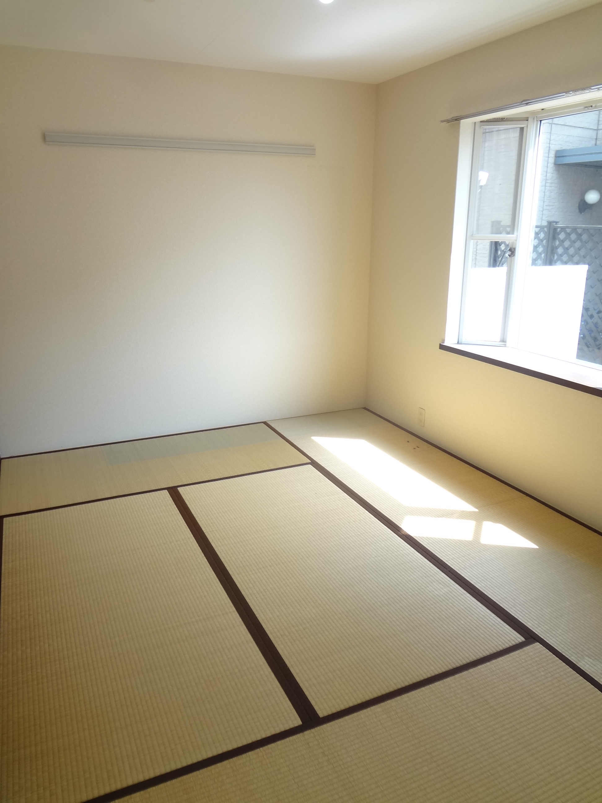 Living and room. There is a bay window minute, Widely felt ☆