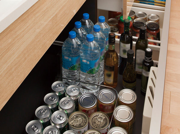 Kitchen. All slide storage