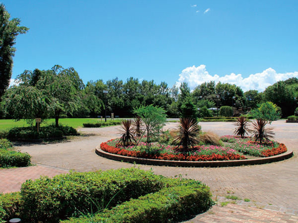 Surrounding environment. Koyama Hakusan park (about 300m / 4-minute walk)