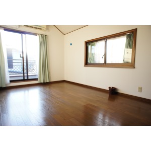 Living and room. Western-style 7.5 Pledge