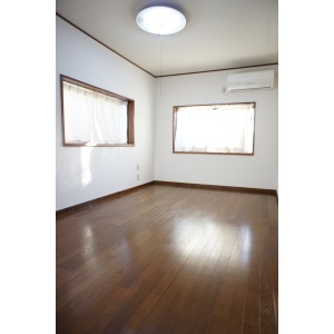 Toilet. 1F toilet hot-water heating toilet seat