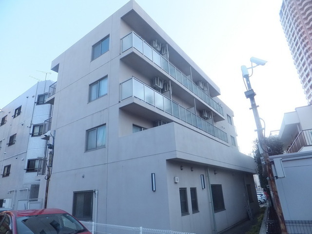 Building appearance. It contains the post office to 1F