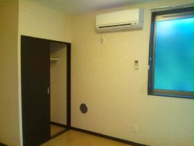 Living and room. 1F room