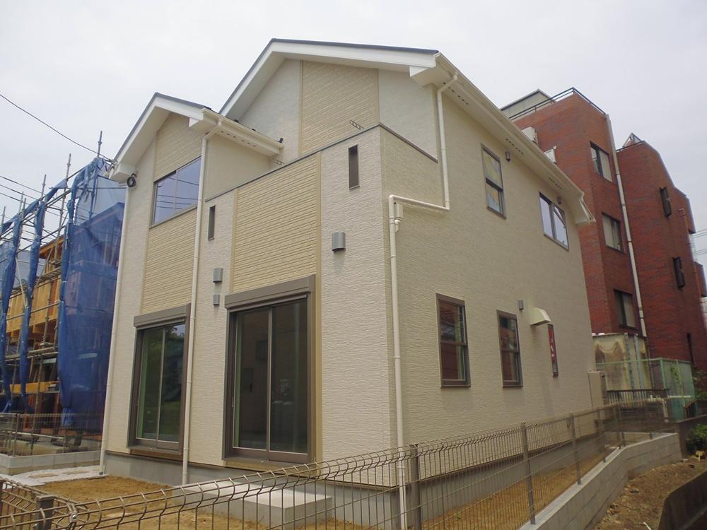 Local appearance photo. Building 2