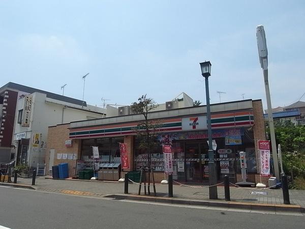 Convenience store. 670m to Seven-Eleven