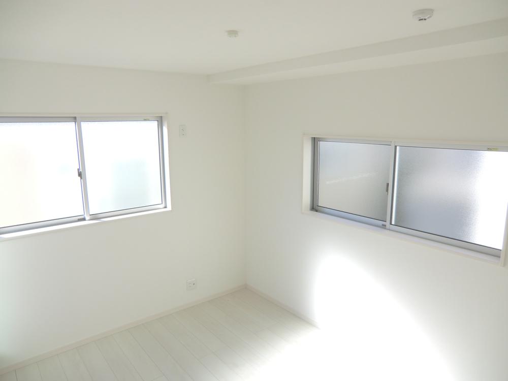 Non-living room. 1 Building