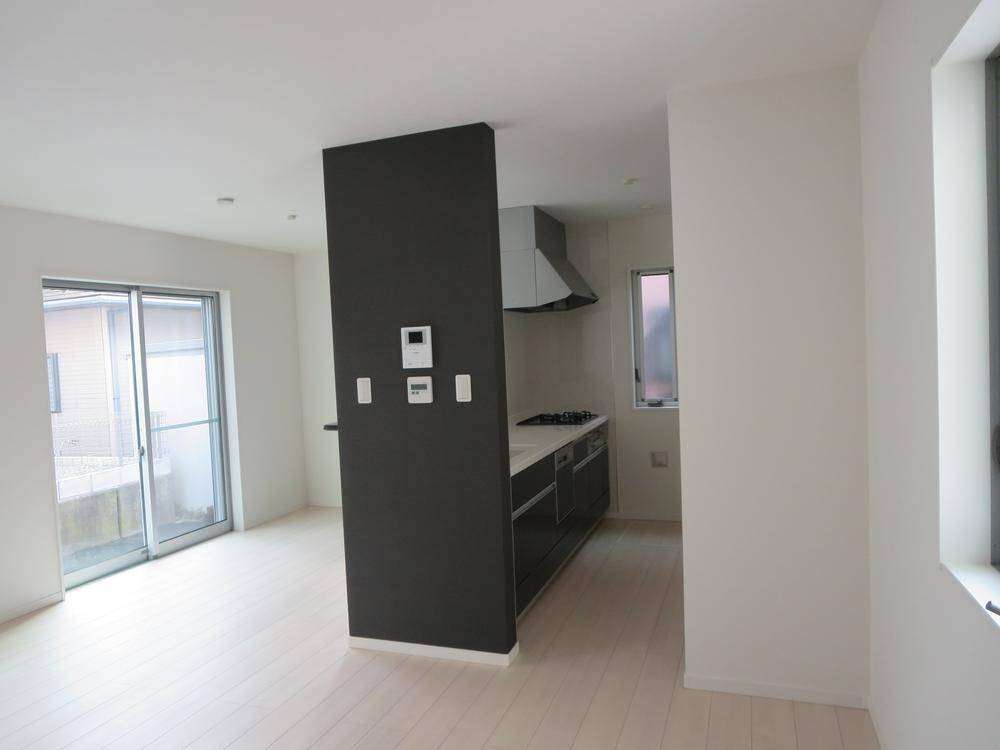 Living. Living that sticks to the design