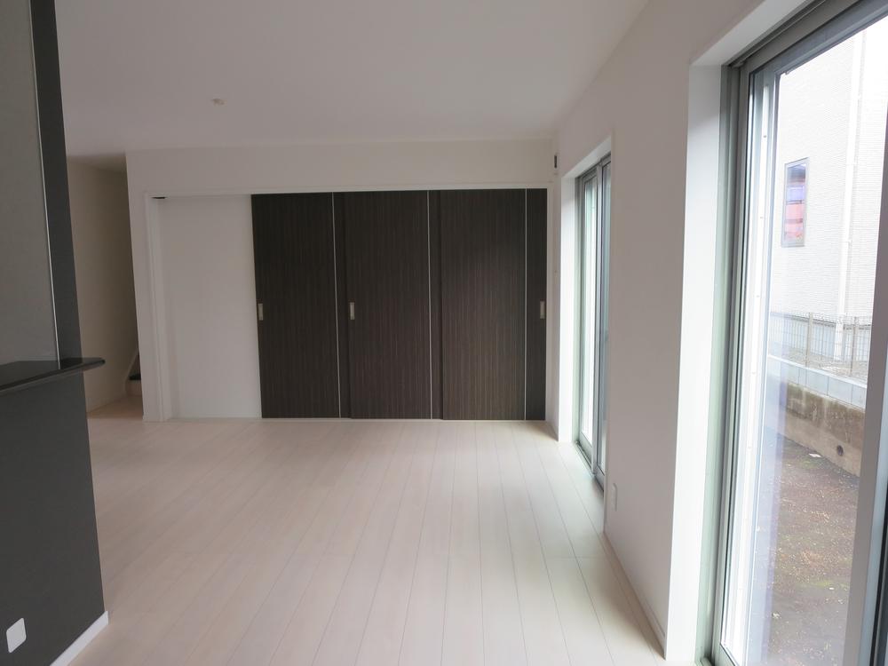 Living. Japanese-style room that leads to the living room