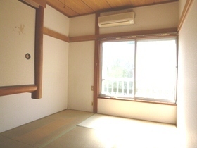 Living and room. Holiday is rumbling in the tatami. It is the best part of the Japanese-style room.