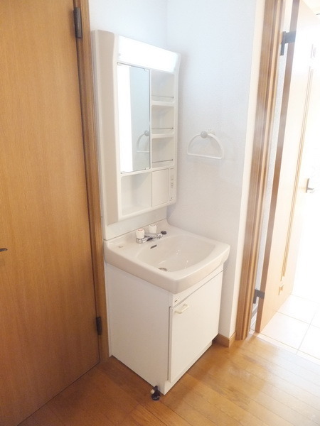 Washroom.  ☆  Popular independent wash basin  ☆