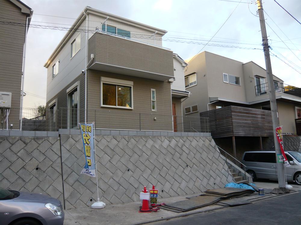 Local photos, including front road. Local (12 May 2013) Shooting