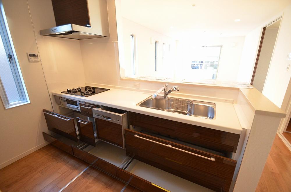 Same specifications photo (kitchen). Face-to-face kitchen, you can enjoy a conversation with your family while cooking ☆