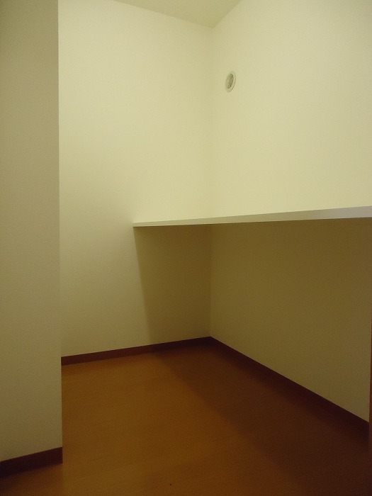 Receipt. The closet is also lighting!