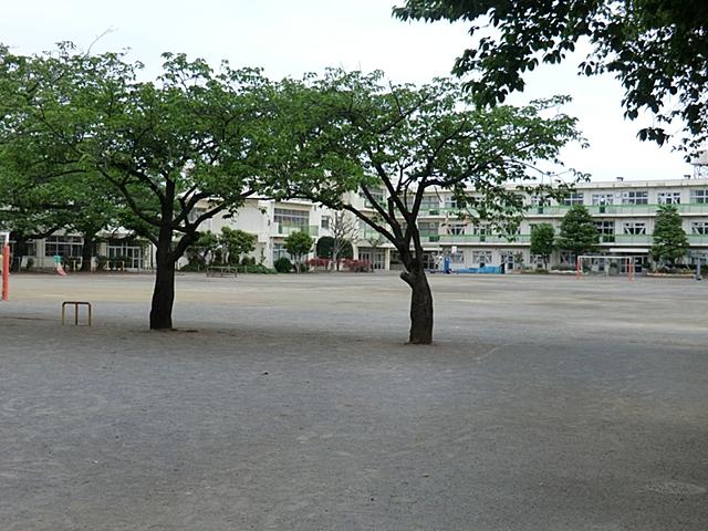 Primary school. 1007m until Machida Municipal Machida sixth elementary school