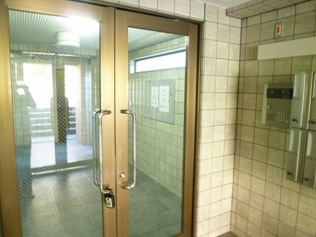 Entrance. With auto lock