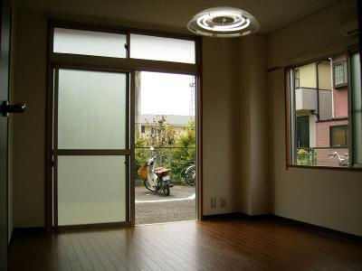 Living and room. Western-style 7 Pledge