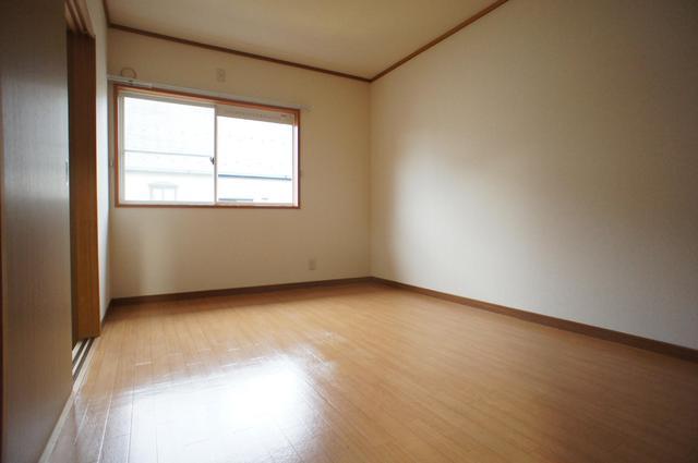 Living and room. Earthquake in Sekisui House construction, Refractory is also safe! !