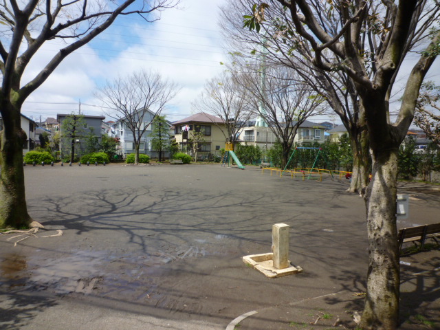 park. 100m until Shimizutani park (park)
