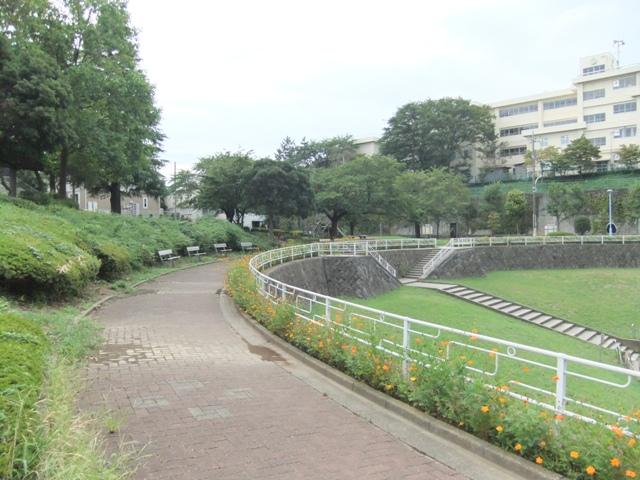 park. 200m to willow park