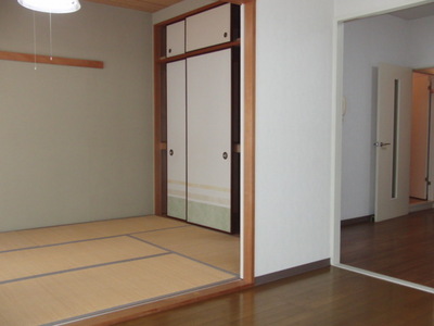 Living and room. Soothing Japanese-style room, It is also ideal for raising children