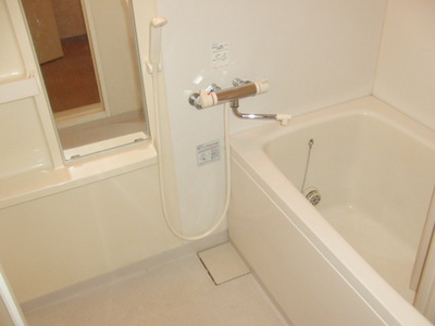 Bath. bus ・ It is also stuck in the spacious bath because the toilet of another