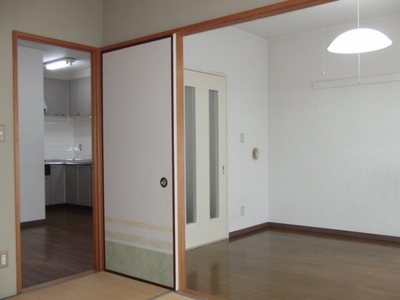 Living and room. As it is purring even nap because there is a Japanese-style room. It is a healing space.