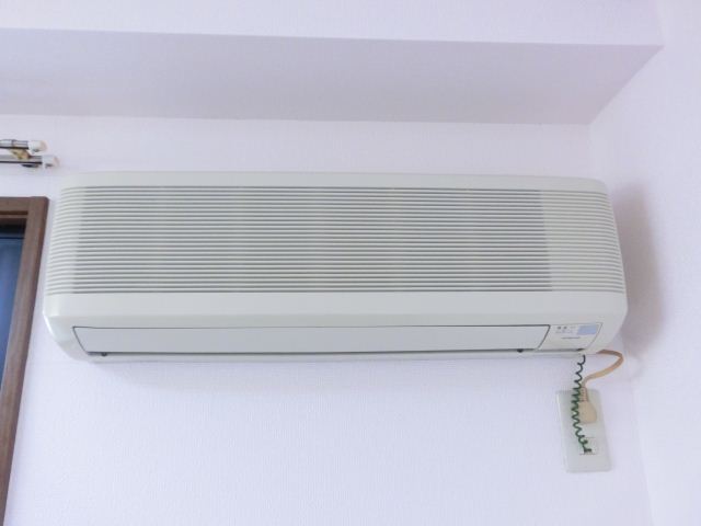 Other Equipment. It comes with one air conditioning.