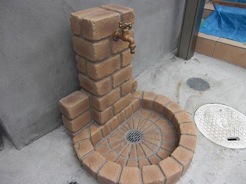 Garden. Building 2 out of water