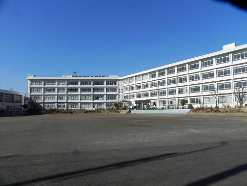 Junior high school. 1260m to Machida second junior high school