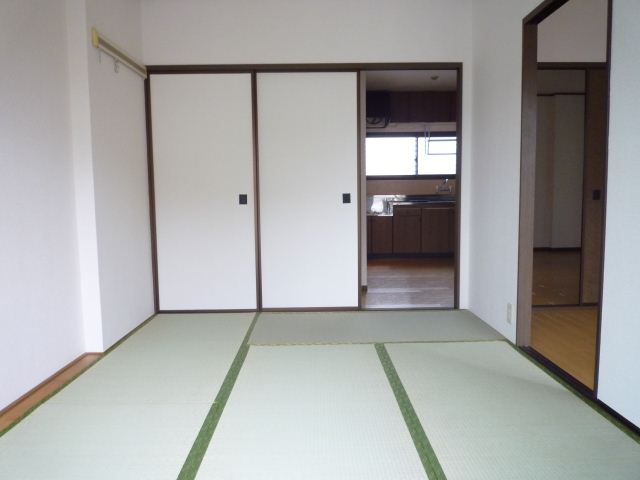 Living and room. Similarly bright Japanese-style room
