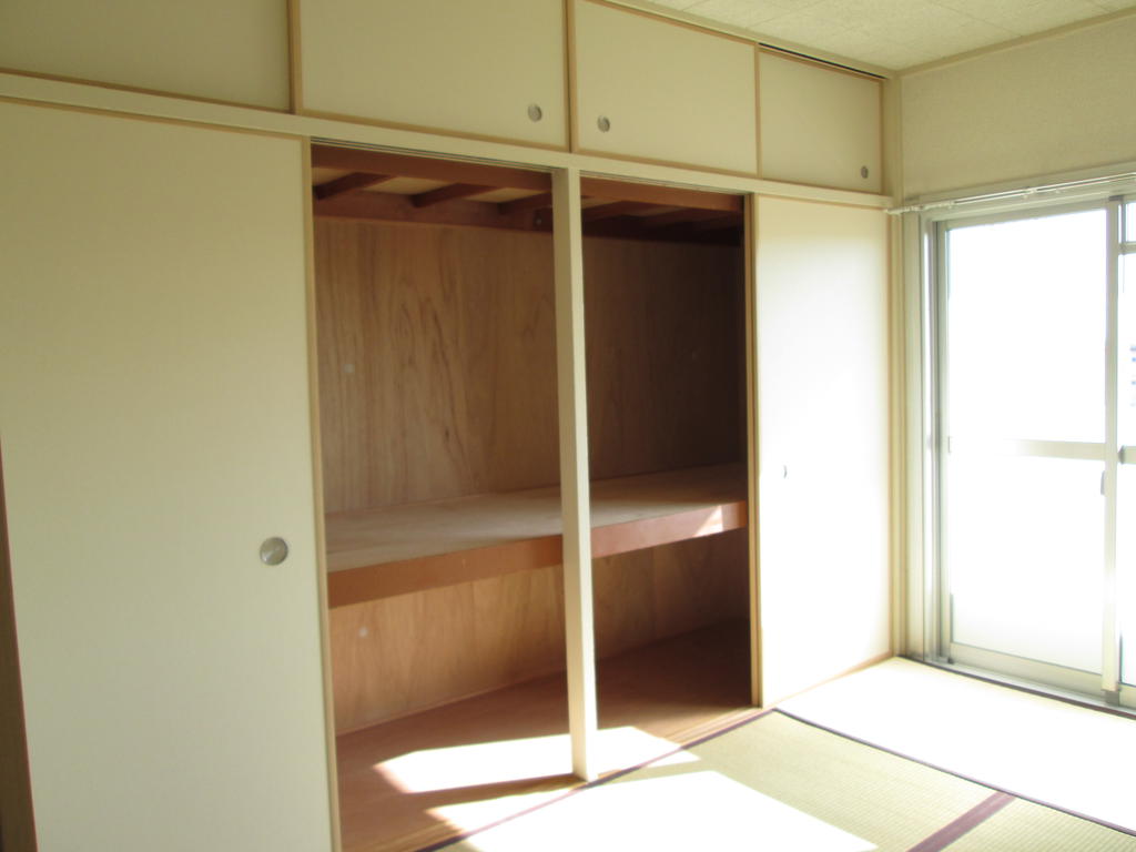 Living and room. Storage plentiful south Japanese-style room
