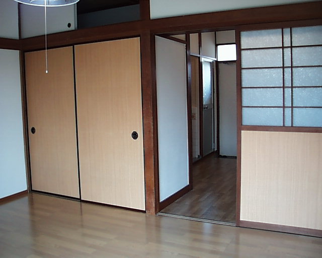 Other. Western-style there between 8 quires storage 1!